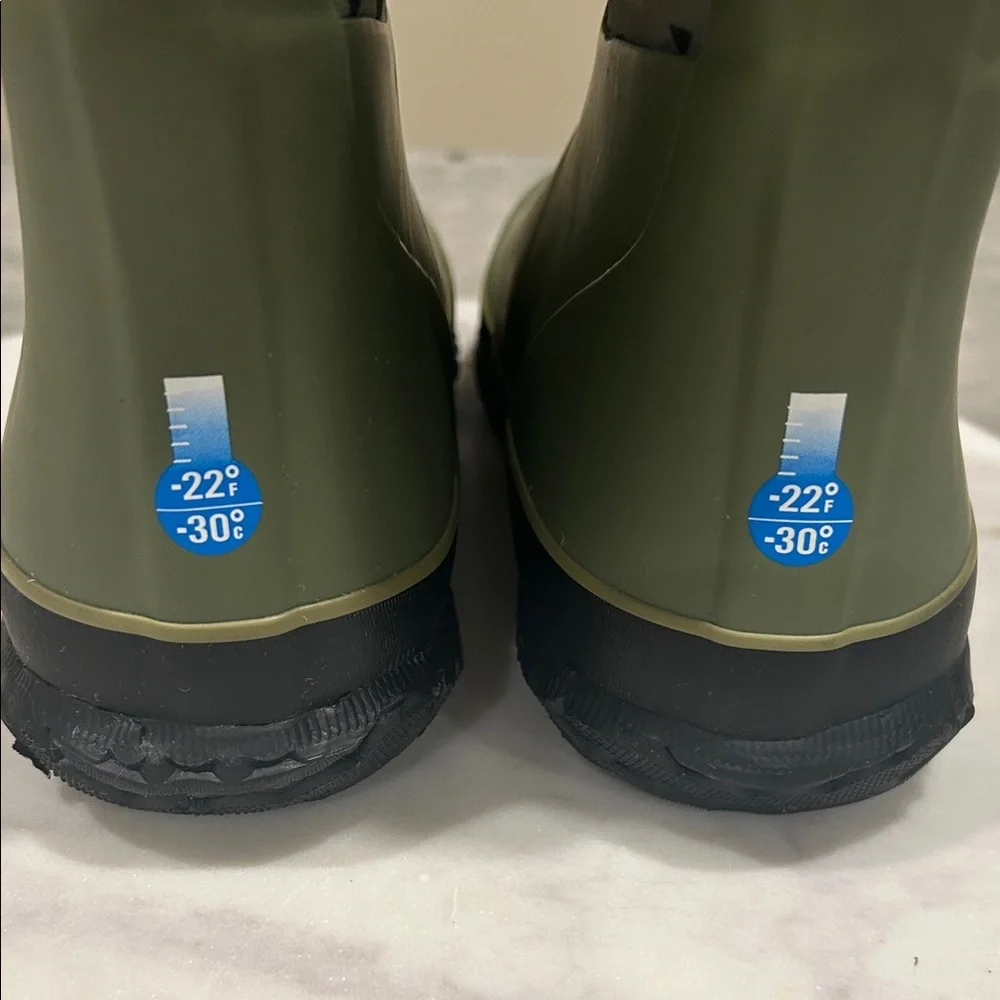 Green and Black Patterned Rain Boots size Y3